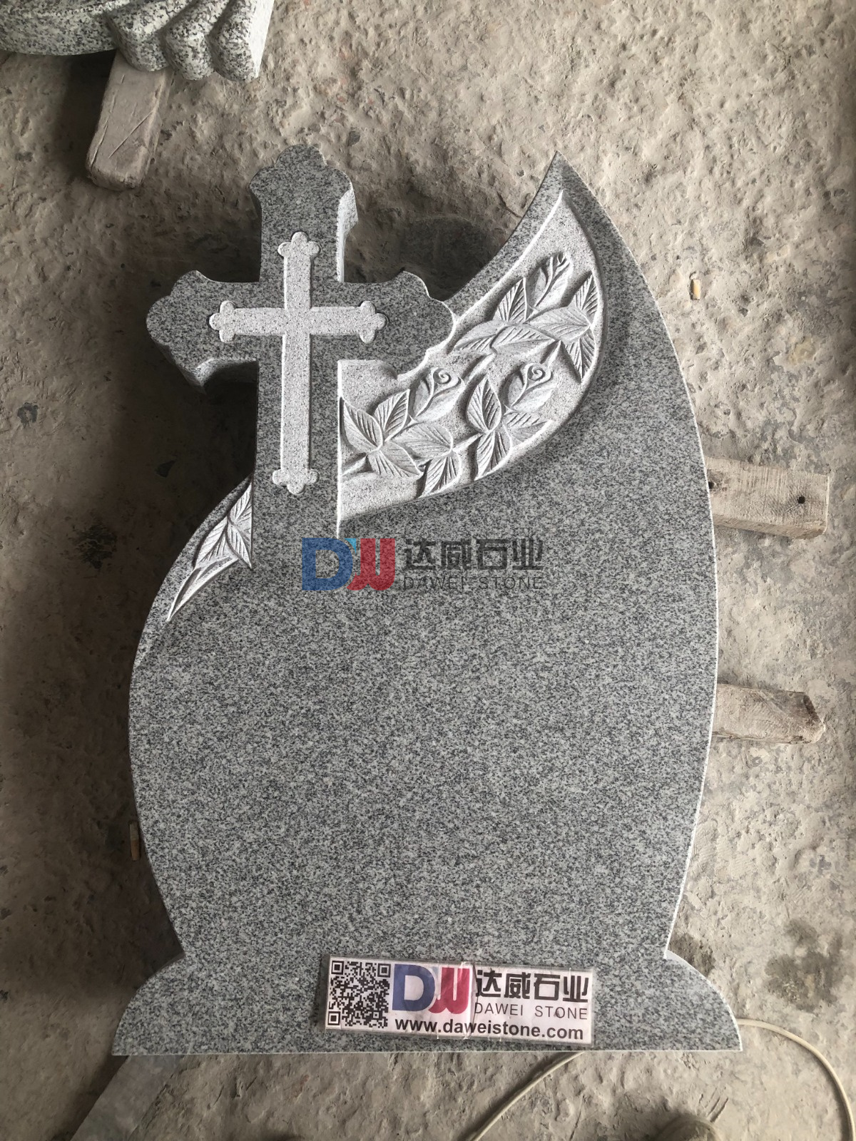 Carved Cross Polished Stone Granite Monument for Romanian clients